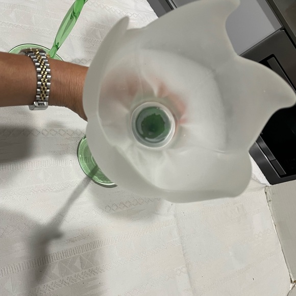 Pair of Vintage Italian Glass Tulip Candle Holders Vases - Picture 4 of 4